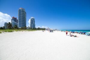What makes the beaches of Florida and California attractive to international tourists in 2026?
