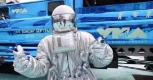 Highlights from the VMA “teal” carpet